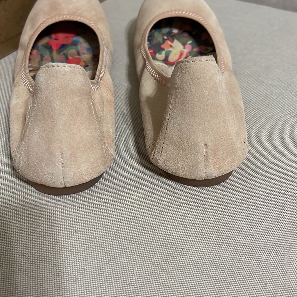Born Suede Ballet Flats.Genuine leather Size 7 Nude/Slightly Baby pink color.New - Picture 6 of 8